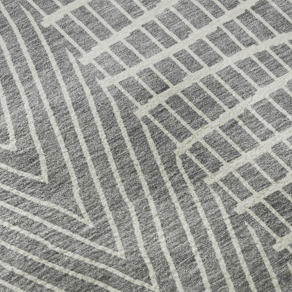 HomeRoots 8' Gray and Ivory Geometric Round Rug - Washable, UV Protected, Perfect for High-Traffic Areas! 678068