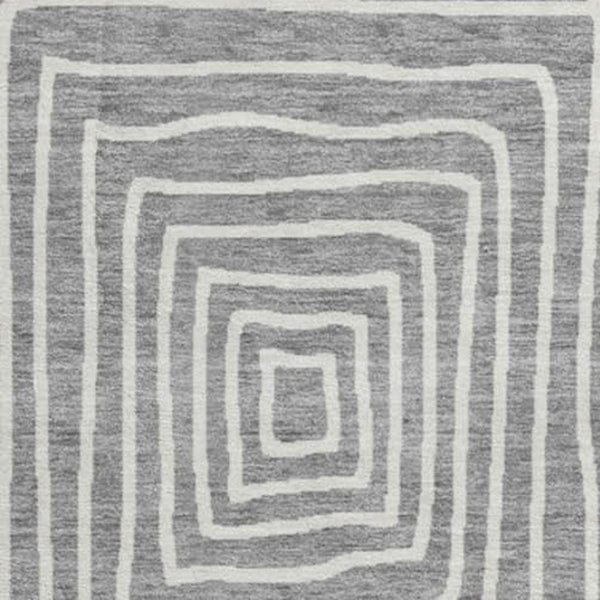 HomeRoots 8' Gray and Ivory Geometric Round Rug - Washable, UV Protected, Perfect for High-Traffic Areas! 678068