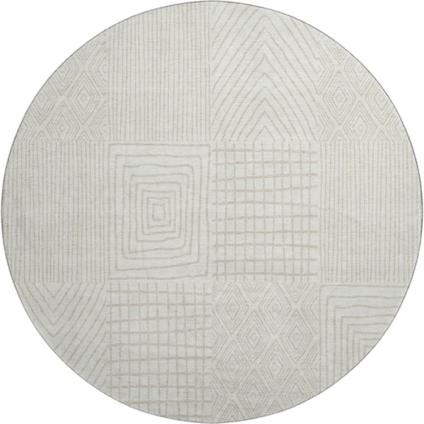HomeRoots 8' Ivory and Cream Geometric Round Rug - Washable, UV-Protected, Stylish Comfort for Any Space 678074