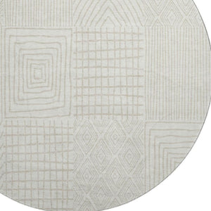 HomeRoots 8' Ivory and Cream Geometric Round Rug - Washable, UV-Protected, Stylish Comfort for Any Space 678074