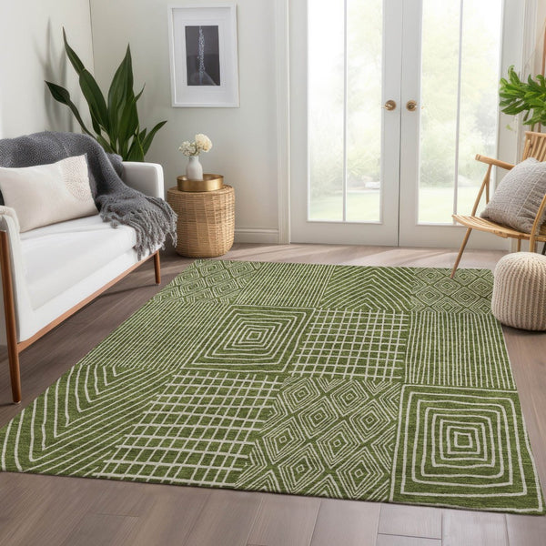 HomeRoots 5' Olive Green & Ivory Geometric Area Rug - Washable, UV Protected, Stain-Resistant for Busy Homes 678091