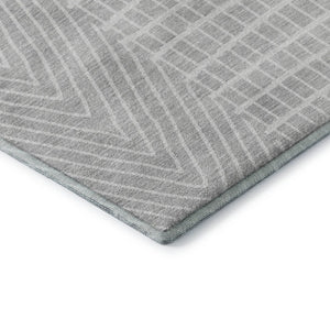 HomeRoots 8' Silver And Ivory Geometric Round Rug - Washable, UV-Protected, Durable for High-Traffic Spaces 678104