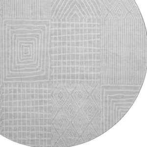 HomeRoots 8' Silver And Ivory Geometric Round Rug - Washable, UV-Protected, Durable for High-Traffic Spaces 678104