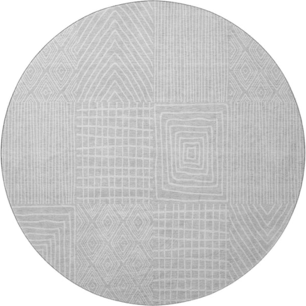 HomeRoots 8' Silver And Ivory Geometric Round Rug - Washable, UV-Protected, Durable for High-Traffic Spaces 678104