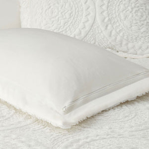 HomeRoots Set of Two Ivory Medallion Twin Bedding Set – Luxurious Comforter & Sham for Modern Elegance 678432