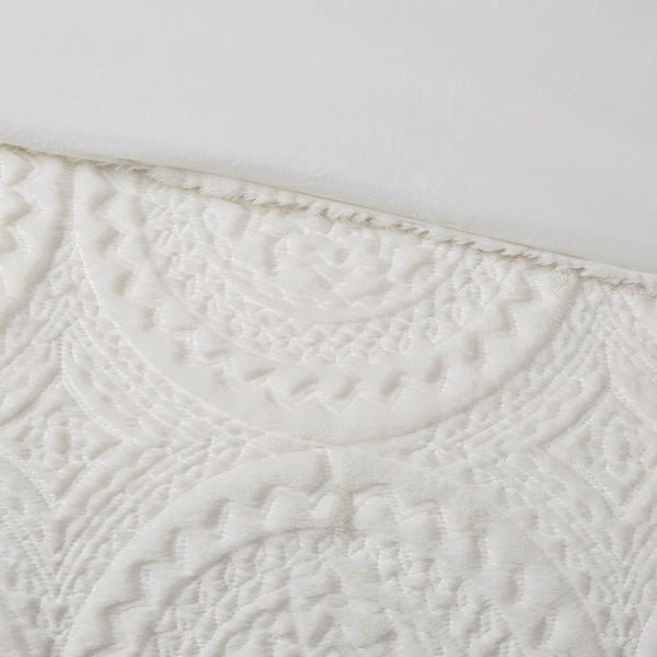 HomeRoots Set of Two Ivory Medallion Twin Bedding Set – Luxurious Comforter & Sham for Modern Elegance 678432