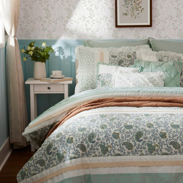 HomeRoots Set of Nine Aqua and Ivory Paisley King Bedding Ensemble - Stylish Comforter, Shams & Decor Accessories 678444