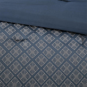 HomeRoots Set of Seven Navy Blue & Ivory Ombre King Comforter Ensemble with Ring Stitch for Elegant Style 678446