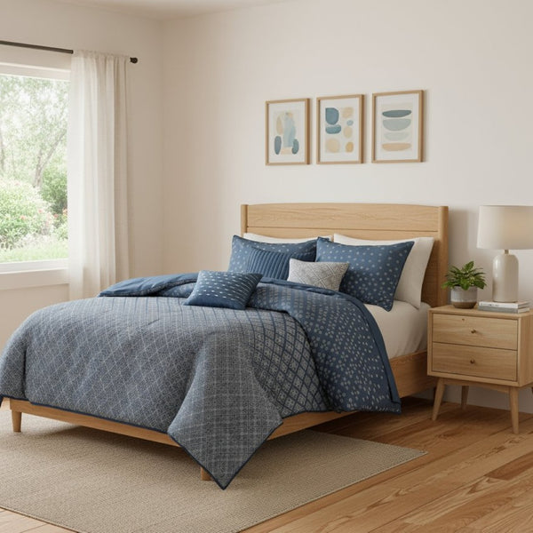HomeRoots Set of Seven Navy Blue & Ivory Ombre King Comforter Ensemble with Ring Stitch for Elegant Style 678446