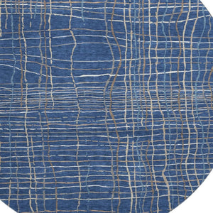 HomeRoots 8' Navy Blue and Ivory Striped Washable Round Rug – Durable, UV Protected, Easy-Care for High-Traffic Areas 678571