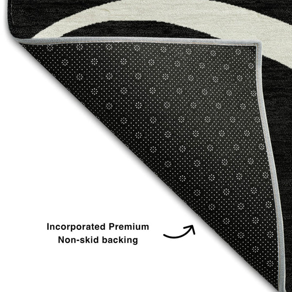 HomeRoots 8' Washable Round Rug - Black & Ivory Abstract Design, UV Resistant, Family-Friendly & Durable! 678619
