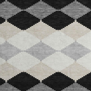 HomeRoots 8' Stylish Black, Gray & Ivory Geometric Washable Round Rug – Durable, UV-Protected & Easy Care! 679033