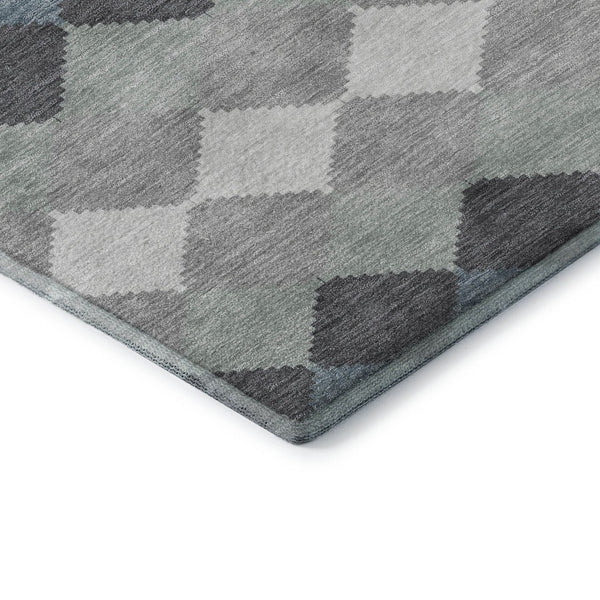 HomeRoots 8' Modern Gray Ivory & Silver Geometric Washable Round Rug with UV Protection for Any Space 679063