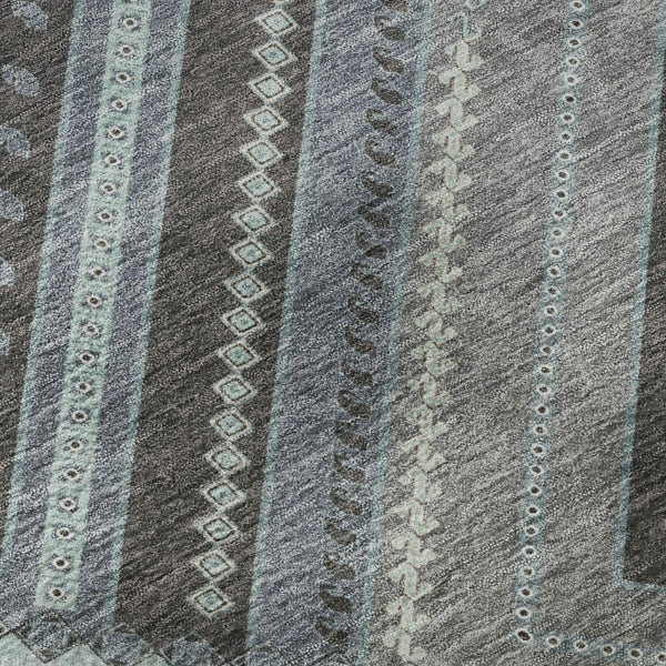 HomeRoots 8' Pewter Gray Tribal Round Rug - Washable, UV Protected, Stain Resistant for Stylish High-Traffic Areas 679309