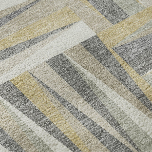 HomeRoots 8' Beige Ivory Gold Geometric Round Rug - Washable, UV Protected, Stylish & Stain-Resistant Design 679393