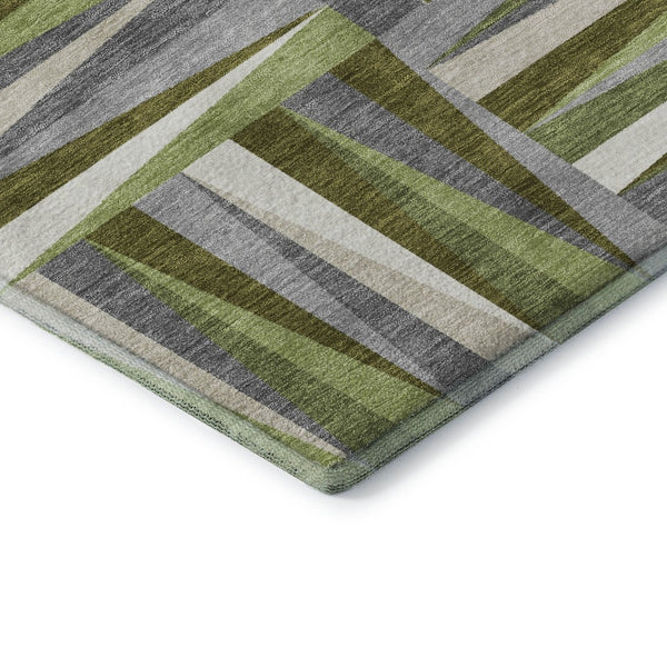 HomeRoots 8' Modern Green Ivory Gray Geometric Round Rug - Washable, UV Protected, Stain Resistant Beauty 679423