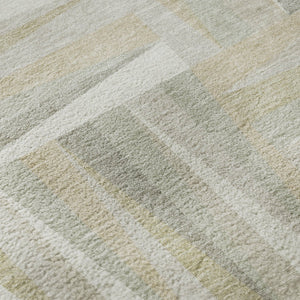HomeRoots 8' Ivory and Beige Geometric Rug - Washable, UV-Protected, Stain-Resistant for Indoor & Outdoor Use 679429
