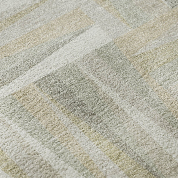 HomeRoots 8' Ivory and Beige Geometric Rug - Washable, UV-Protected, Stain-Resistant for Indoor & Outdoor Use 679429