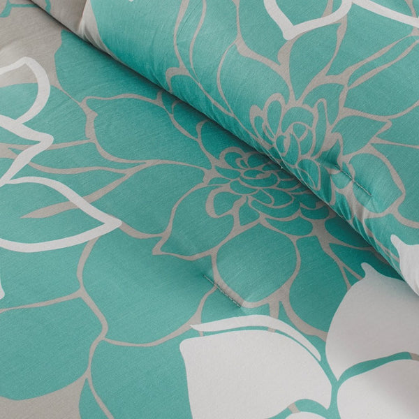 HomeRoots Set of Seven Aqua and White Floral King Bedding Ensemble with Ring-Stitch Design for Elegance 679865