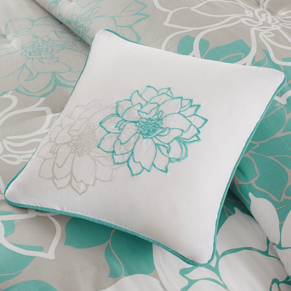 HomeRoots Set of Seven Aqua and White Floral King Bedding Ensemble with Ring-Stitch Design for Elegance 679865