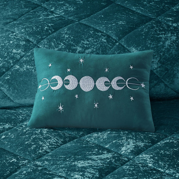 HomeRoots Set of Four Teal Blue King Bedding Ensemble - Stylish Comforter & Decorative Shams for Modern Homes 679887