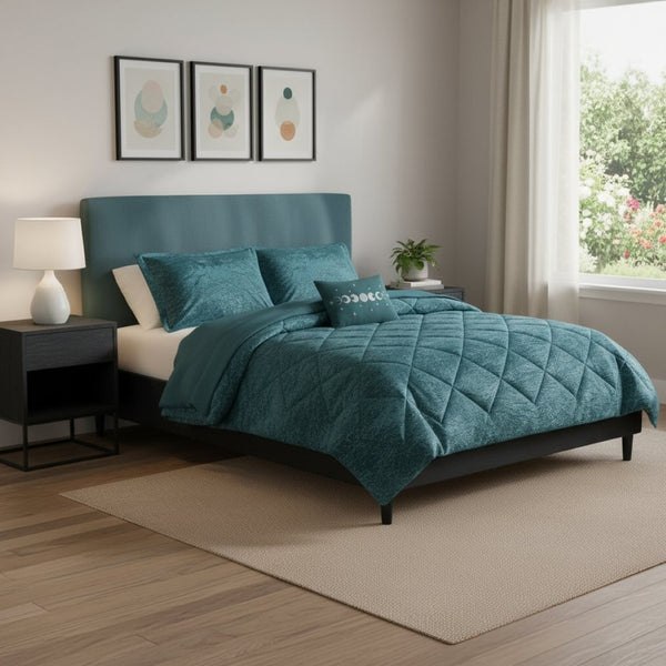HomeRoots Set of Four Teal Blue King Bedding Ensemble - Stylish Comforter & Decorative Shams for Modern Homes 679887