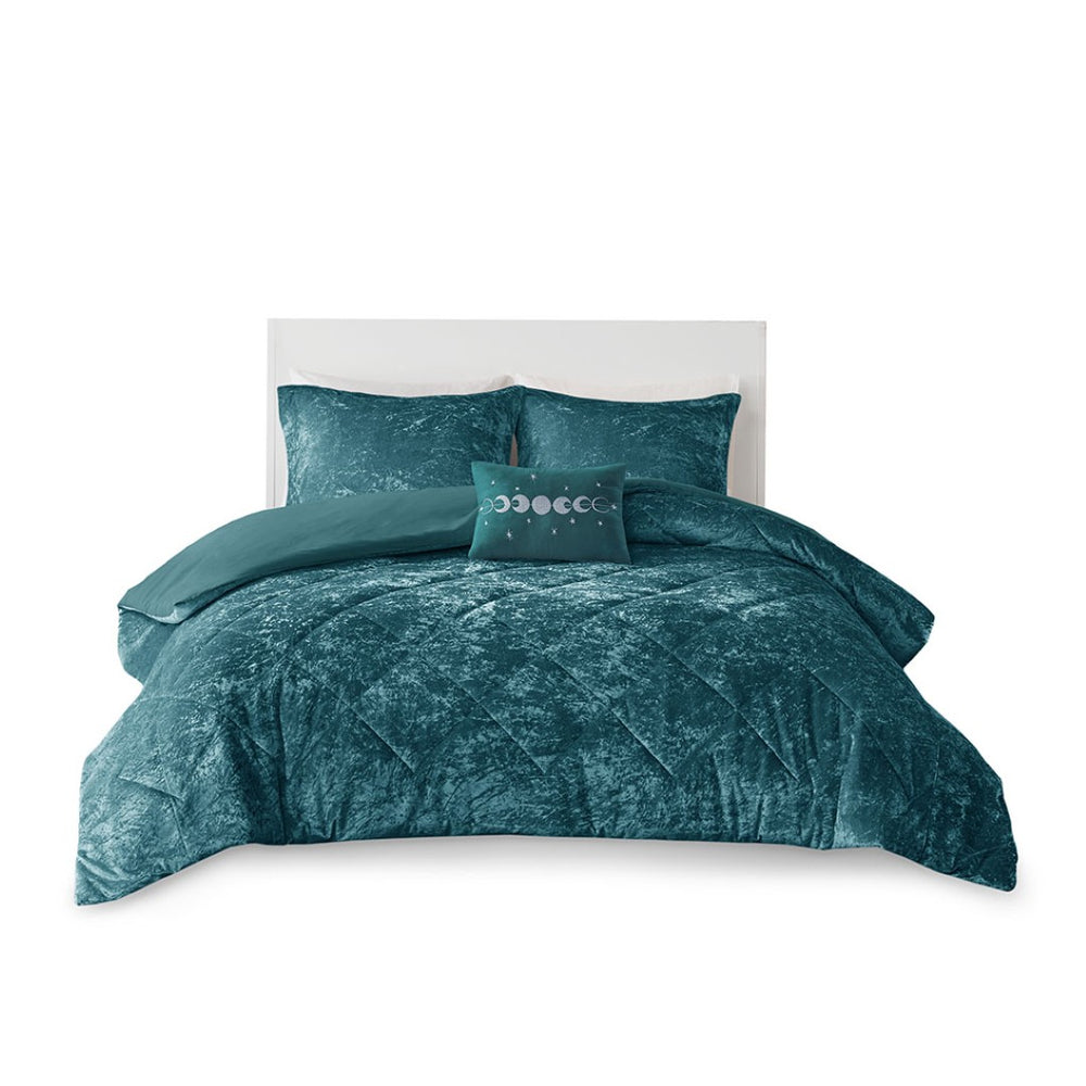 HomeRoots Set of Four Teal Blue King Bedding Ensemble - Stylish Comforter & Decorative Shams for Modern Homes 679887