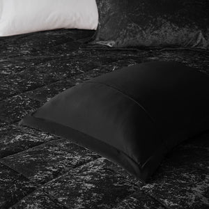 HomeRoots Set of Three Black Twin Ring Stitch Bedding Set – Modern Comforter and Shams for Stylish Rooms 679888