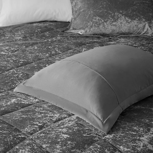 HomeRoots Set of Three Gray Twin Ring Stitch Comforter and Sham Set - Modern, Lightweight Bedding Ensemble 679892