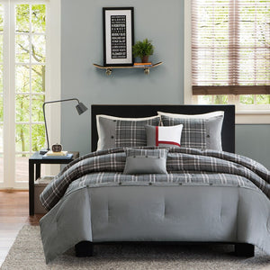 HomeRoots Set of Five Gray and White Plaid Queen Comforter & Sham Set - Luxurious, Soft, Modern Design 679893
