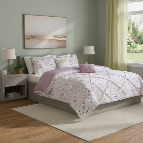 HomeRoots Set of Four Plum and White Abstract Ring Stitch Comforter & Shams - Luxurious, Lightweight Bedding 679894
