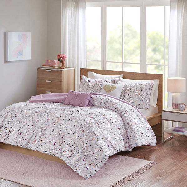 HomeRoots Set of Four Plum and White Abstract Ring Stitch Comforter & Shams - Luxurious, Lightweight Bedding 679894