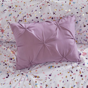 HomeRoots Set of Four Plum and White Abstract Ring Stitch Comforter & Shams - Luxurious, Lightweight Bedding 679894
