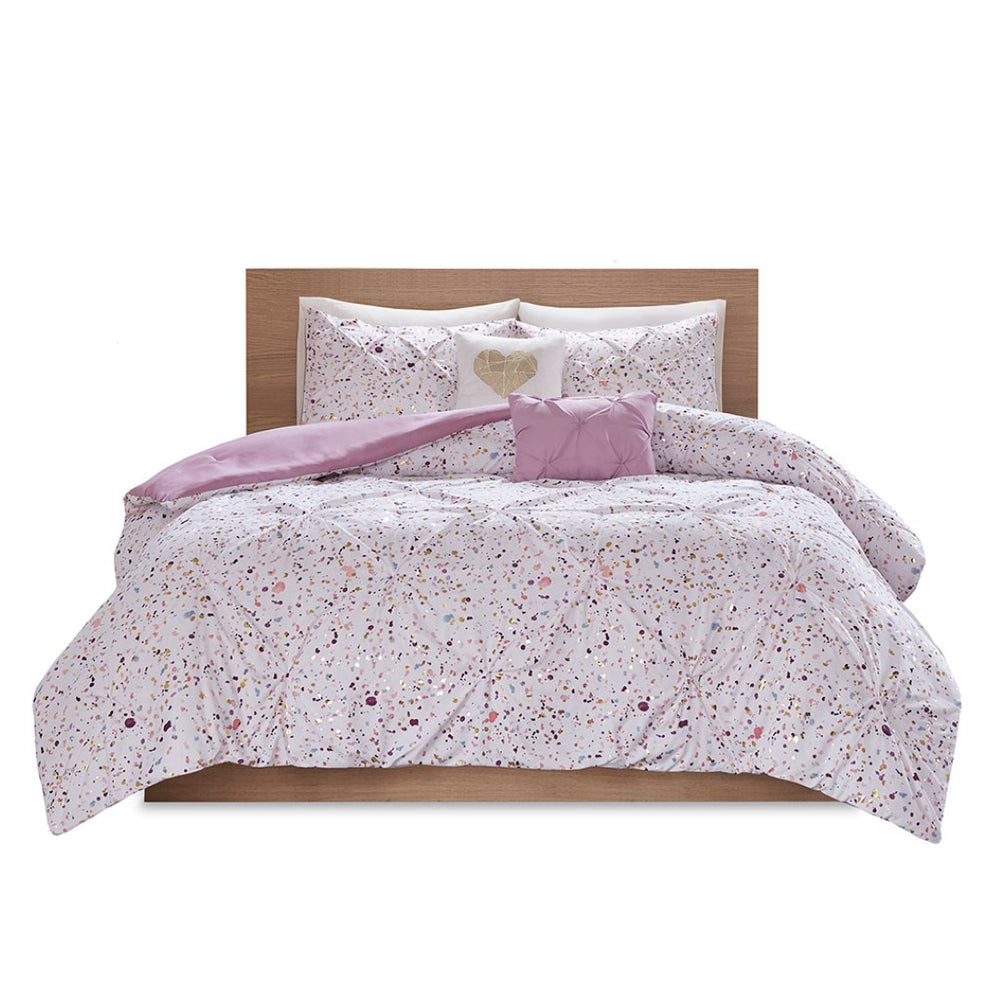 HomeRoots Set of Four Plum and White Abstract Ring Stitch Comforter & Shams - Luxurious, Lightweight Bedding 679894