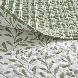 English Elm 3-piece King Quilt Set Scalloped Hem Microfiber Bedding for Master or Guest Room Sage Green B035P482950