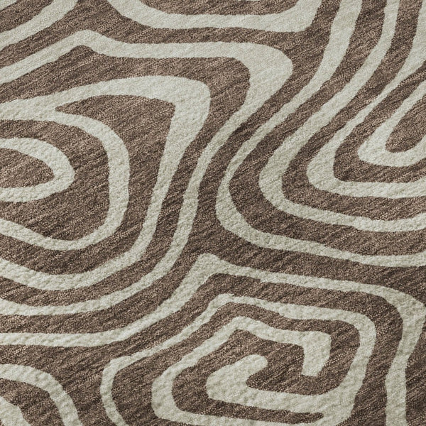 HomeRoots 8' Brown And Beige Abstract Washable Round Rug - Durable, UV-Protected, Stain-Resistant Design! 680076
