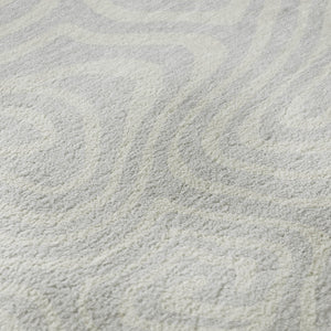 HomeRoots 8' Silver and Ivory Abstract Washable Round Rug - Durable, UV-Protected, Perfect for Busy Homes! 680130