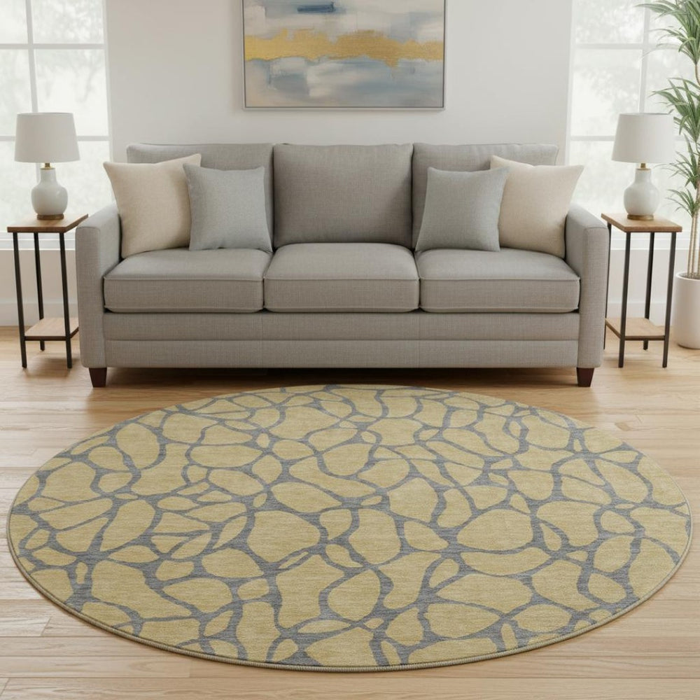 HomeRoots 8' Gold and Gray Geometric Round Rug - Washable, UV-Protected, Durable for High-Traffic Areas 680316