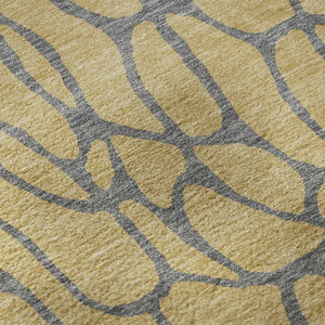 HomeRoots 8' Gold and Gray Geometric Round Rug - Washable, UV-Protected, Durable for High-Traffic Areas 680316