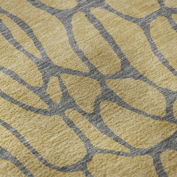 HomeRoots 8' Gold and Gray Geometric Round Rug - Washable, UV-Protected, Durable for High-Traffic Areas 680316