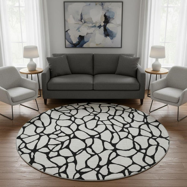 HomeRoots 8' Ivory and Black Geometric Round Rug - Washable, UV Protected, Durable Design for Busy Homes 680328