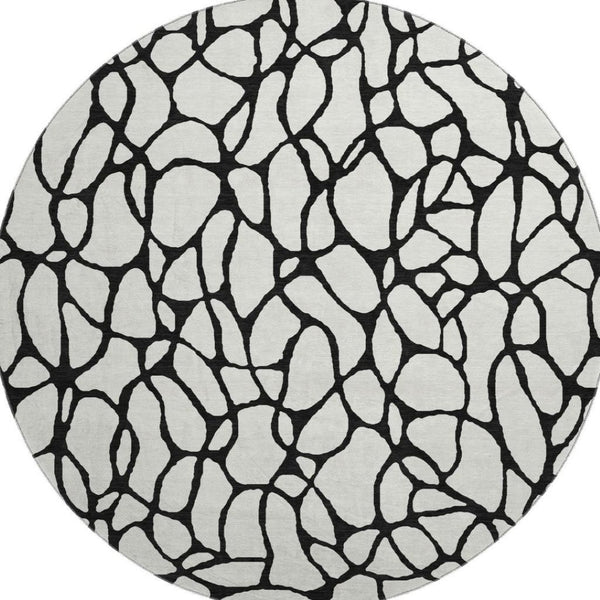HomeRoots 8' Ivory and Black Geometric Round Rug - Washable, UV Protected, Durable Design for Busy Homes 680328