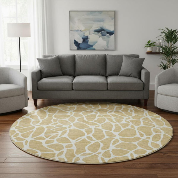 HomeRoots 8' Gold and Ivory Geometric Round Rug - Washable, UV Protected, Perfect for High-Traffic Areas! 680406