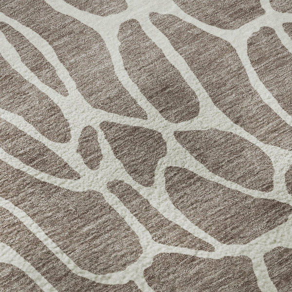 HomeRoots 8' Taupe and Ivory Geometric Round Rug - Washable, UV-Protected, Durable Design for Modern Spaces 680442