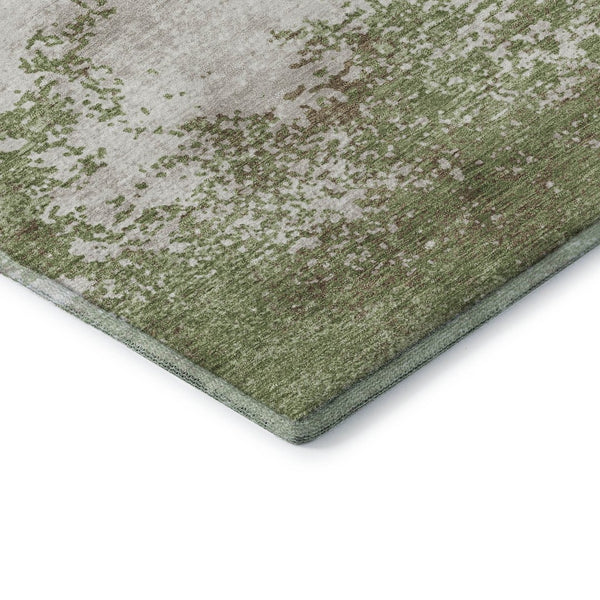 HomeRoots 8' Green And Ivory Abstract Washable Round Rug - Durable, UV Resistant, Stylish for High Traffic Areas 680636