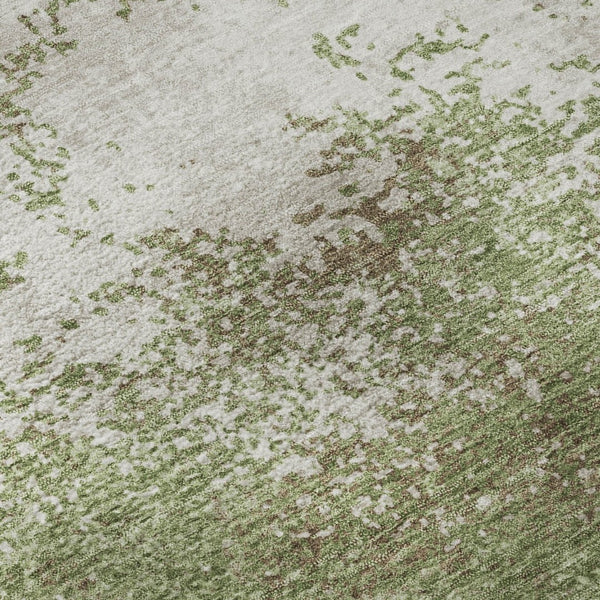 HomeRoots 8' Green And Ivory Abstract Washable Round Rug - Durable, UV Resistant, Stylish for High Traffic Areas 680636