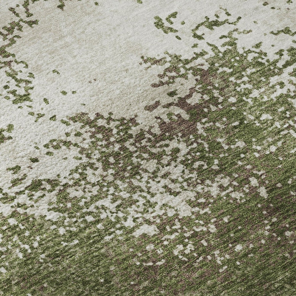 HomeRoots 8' Olive Green and Ivory Abstract Round Rug - Washable, UV-Protected, Stain-Resistant Design for Modern Homes 680666