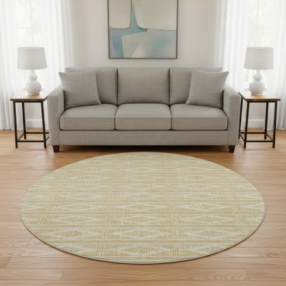 HomeRoots 8' Gold and Beige Geometric Round Rug - Washable, UV Protected, Perfect for High-Traffic Areas! 680774