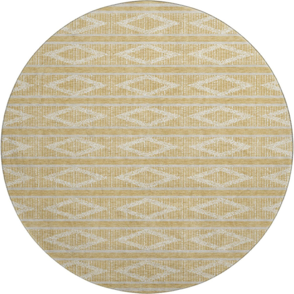 HomeRoots 8' Gold and Beige Geometric Round Rug - Washable, UV Protected, Perfect for High-Traffic Areas! 680774