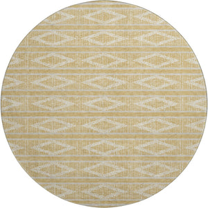 HomeRoots 8' Gold and Beige Geometric Round Rug - Washable, UV Protected, Perfect for High-Traffic Areas! 680774